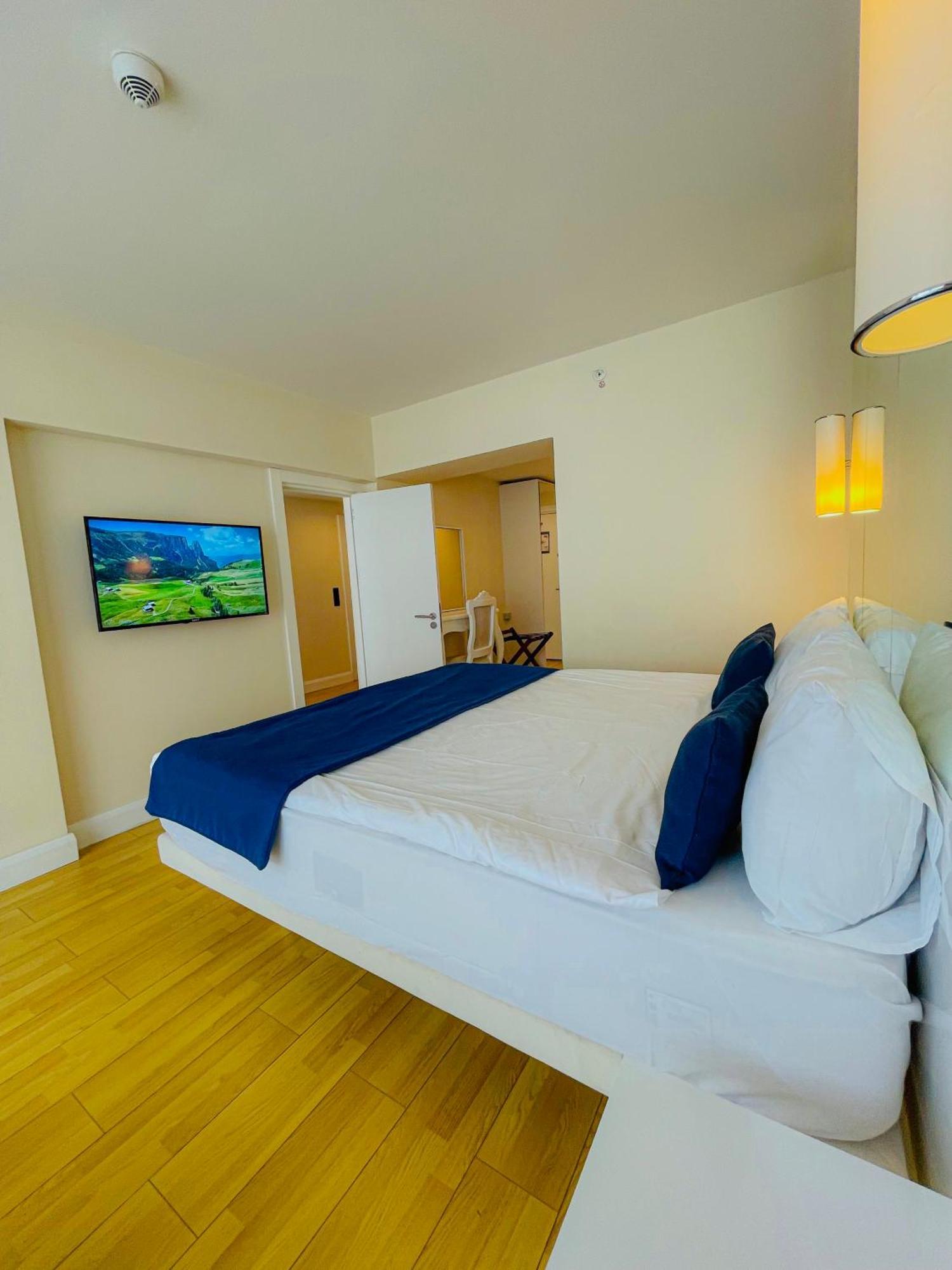 Luxury Batumi Hotel Exterior photo