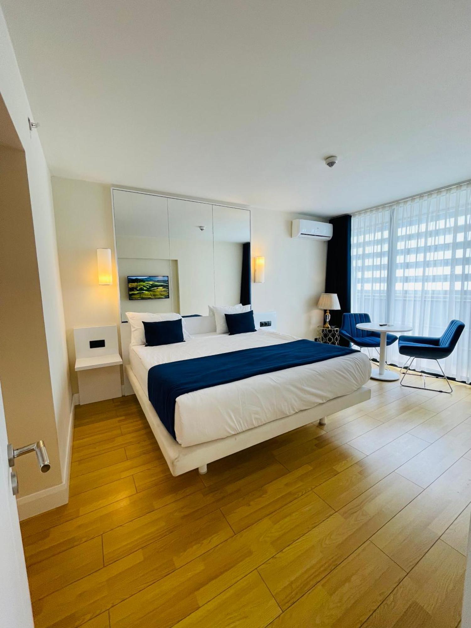 Luxury Batumi Hotel Exterior photo