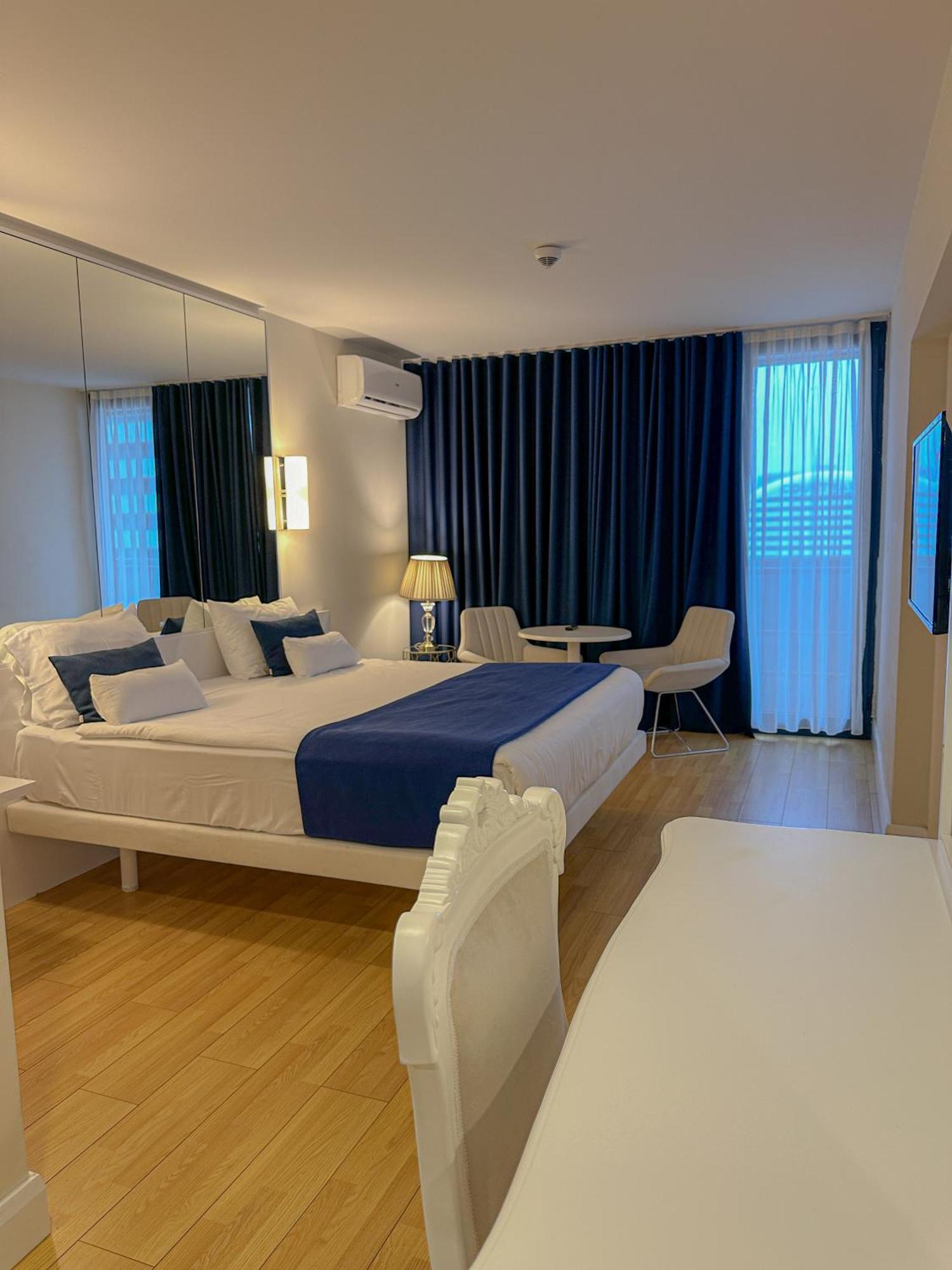 Luxury Batumi Hotel Exterior photo