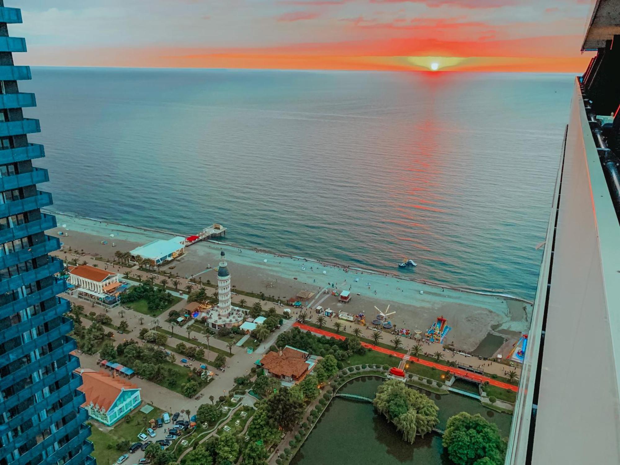 Luxury Batumi Hotel Exterior photo