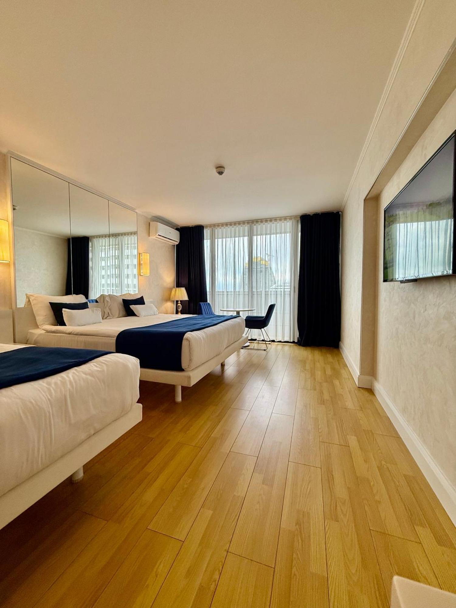 Luxury Batumi Hotel Exterior photo